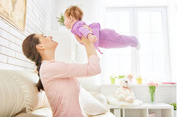 如何選擇合適的育兒嫂，關(guān)鍵因素解析(怎樣選擇育兒嫂)